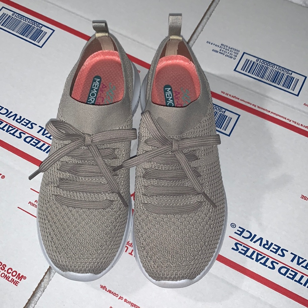 Skechers Women's Ultra Flex Statements Sneaker